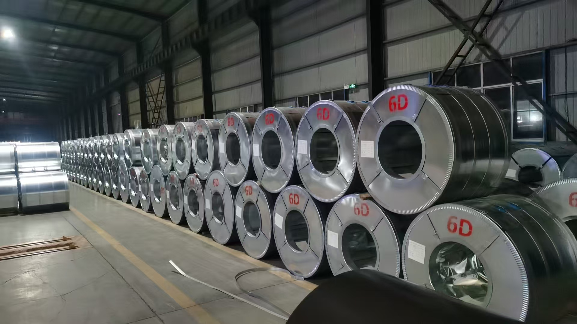 Comparing Galvalume Steel Coils and Zinc-Aluminum-Magnesium Steel Coils